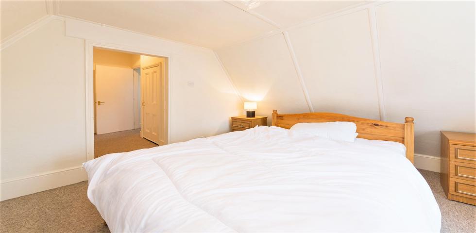 			2 Bedroom, 1 bath, 1 reception Apartment			 Strathray Gardens, SWISS COTTAGE